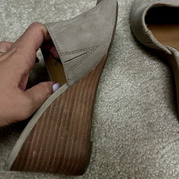 Franco Sarto Beige Wedge Sandals, Size 6,5 - Picture 5 of 6